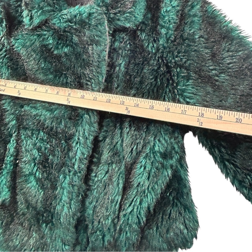 BELLE VERE | Emerald Green Faux Fur Moto Jacket (XS) - Picture 6 of 12